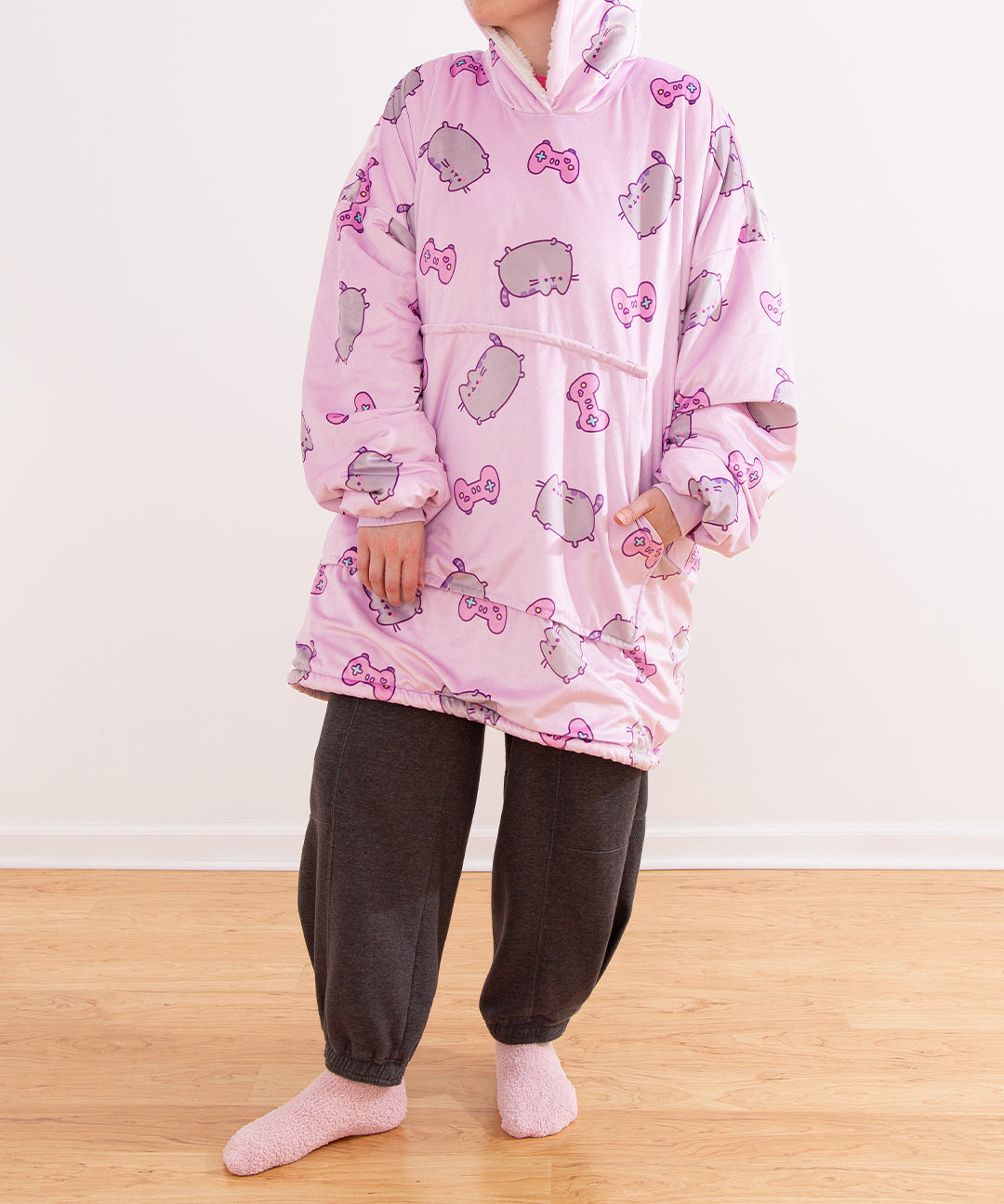 Gamer_Pusheen_Wearable_Blanket_Hoodie_012_WEB