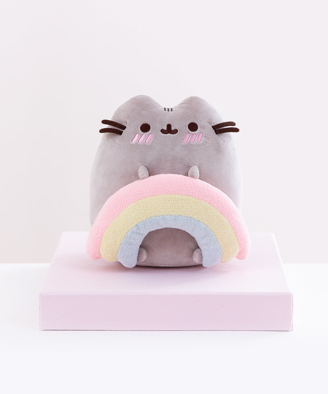 Pusheen_with_Rainbow_Plush_001_web